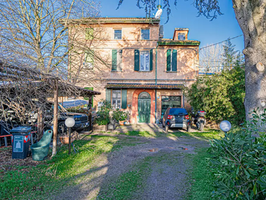 Immagine 1 di Casa bifamiliare in vendita  in Via Cadriano a Bologna