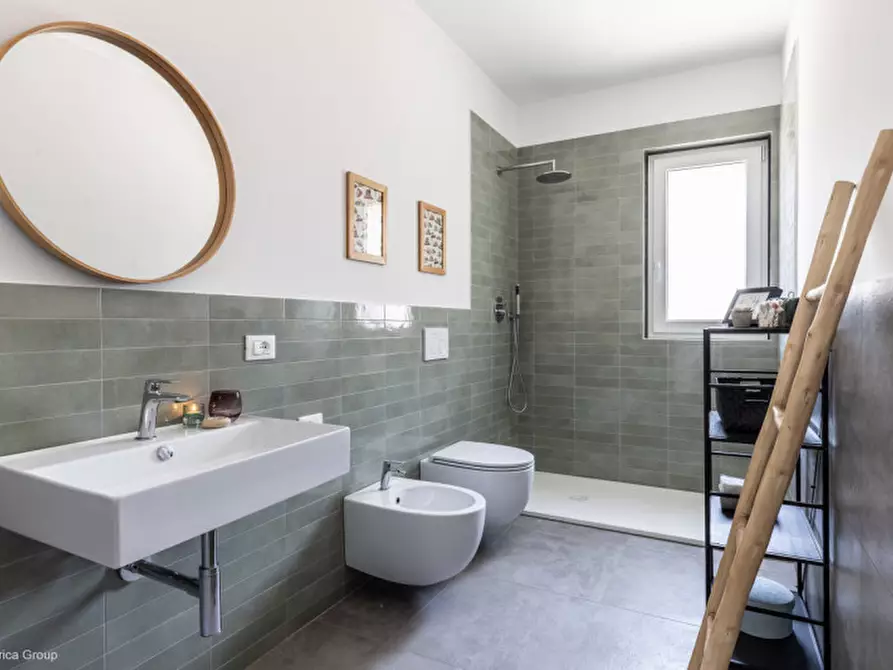 Immagine 11 di Appartamento in vendita  a Senigallia