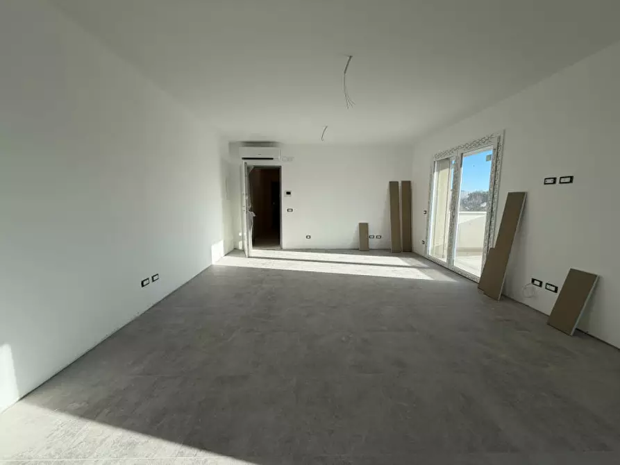 Immagine 14 di Appartamento in vendita  a Senigallia