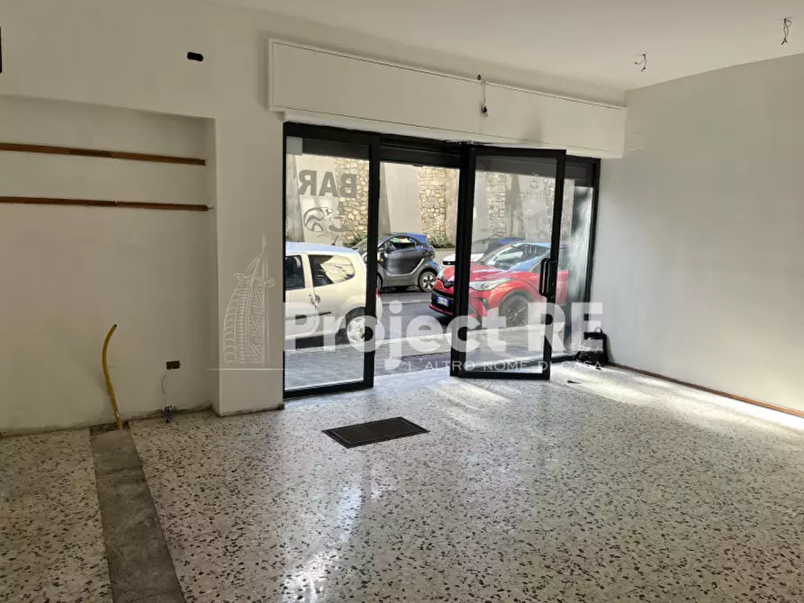 Immagine 1 di Negozio in vendita  in Via Possidonea a Reggio Di Calabria