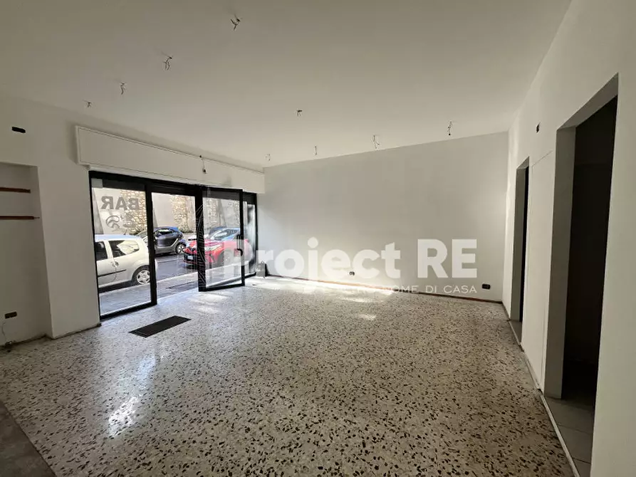 Immagine 2 di Negozio in vendita  in Via Possidonea a Reggio Di Calabria