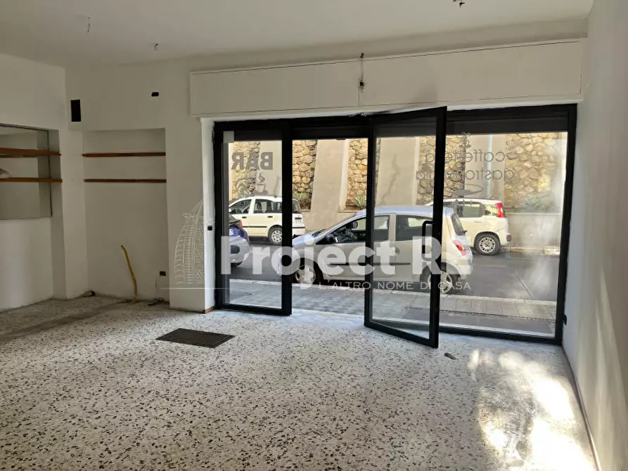 Immagine 3 di Negozio in vendita  in Via Possidonea a Reggio Di Calabria