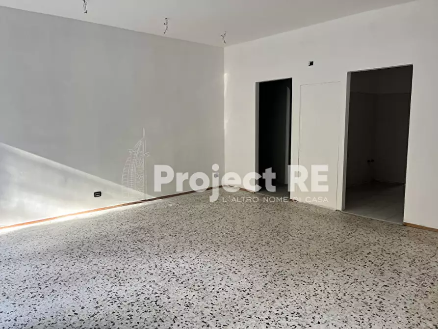 Immagine 8 di Negozio in vendita  in Via Possidonea a Reggio Di Calabria