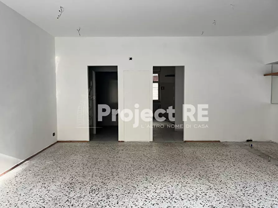 Immagine 9 di Negozio in vendita  in Via Possidonea a Reggio Di Calabria