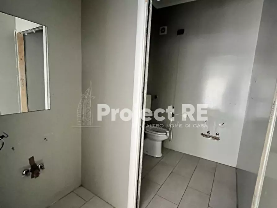 Immagine 12 di Negozio in vendita  in Via Possidonea a Reggio Di Calabria