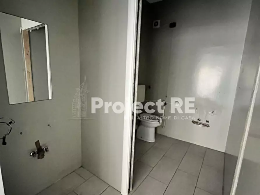 Immagine 14 di Negozio in vendita  in Via Possidonea a Reggio Di Calabria