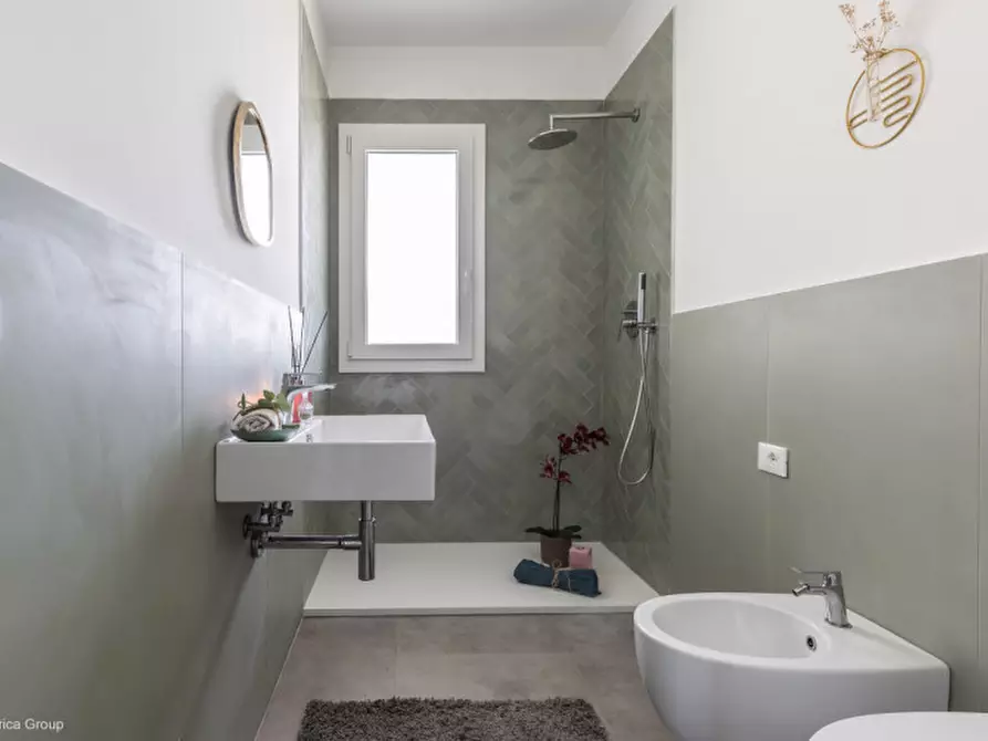 Immagine 13 di Appartamento in vendita  a Senigallia