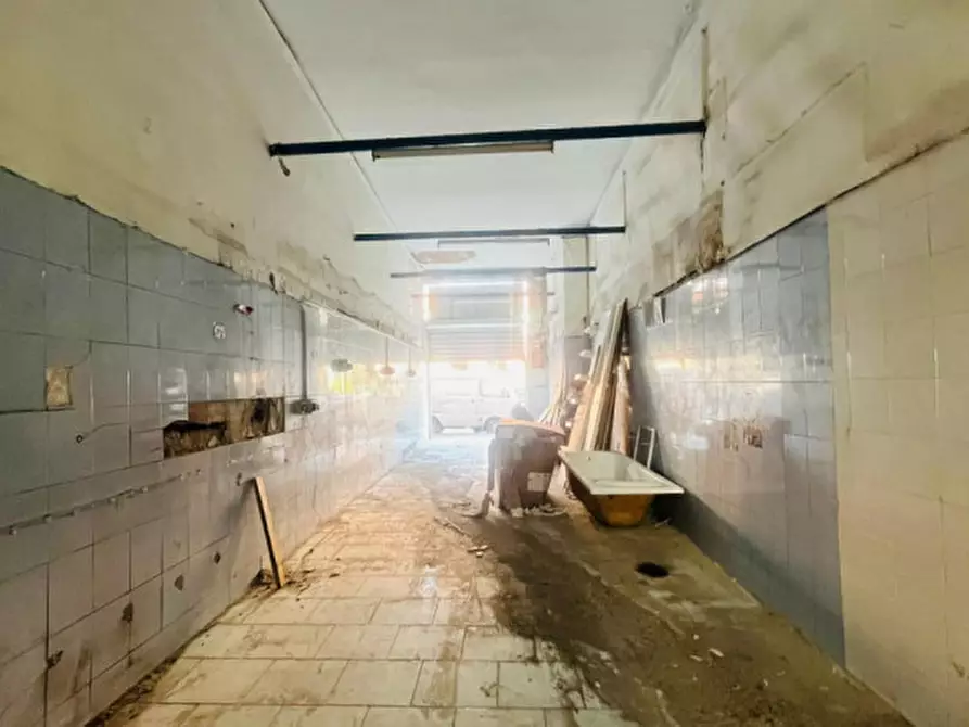 Immagine 7 di Negozio in affitto  in VIA DELLA STADERA a Napoli