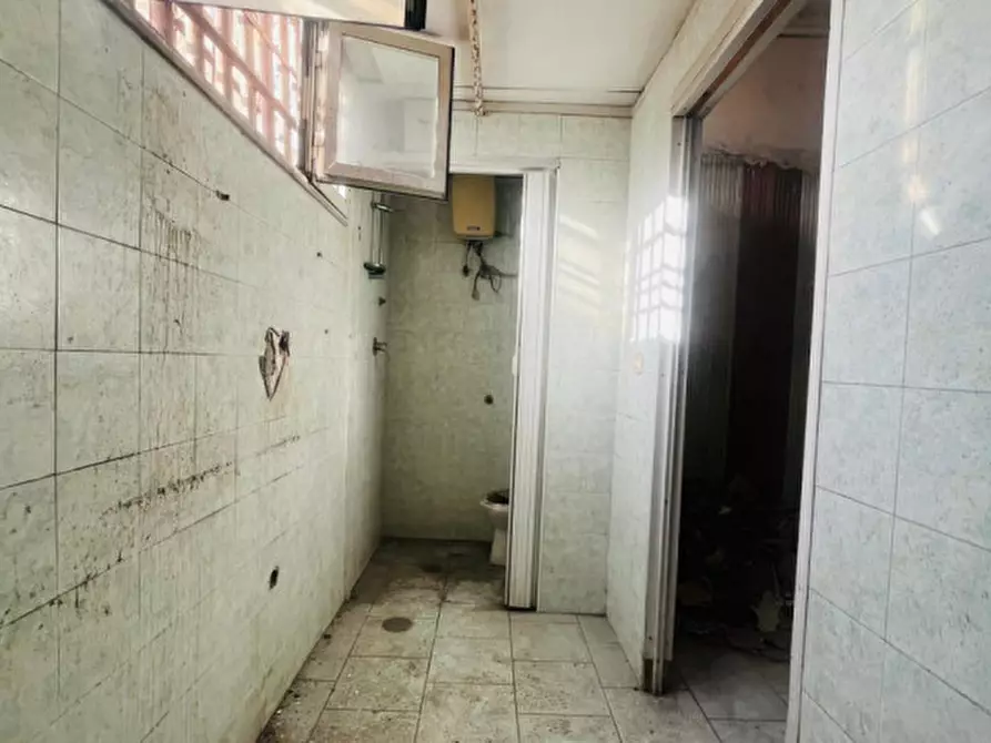 Immagine 10 di Negozio in affitto  in VIA DELLA STADERA a Napoli