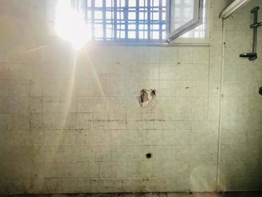 Immagine 12 di Negozio in affitto  in VIA DELLA STADERA a Napoli