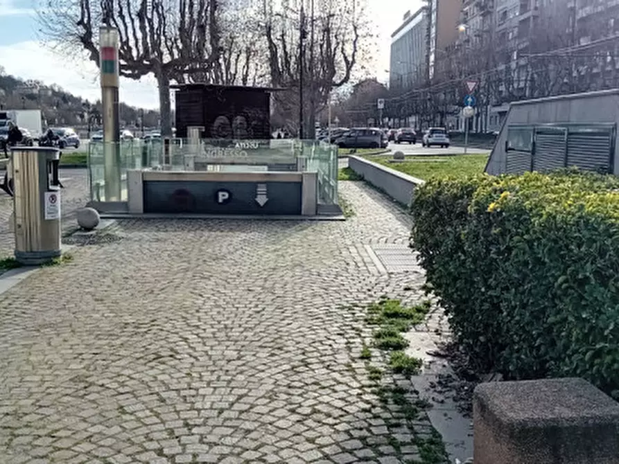 Immagine 1 di Posto auto in vendita  in Via Giolitti a Torino