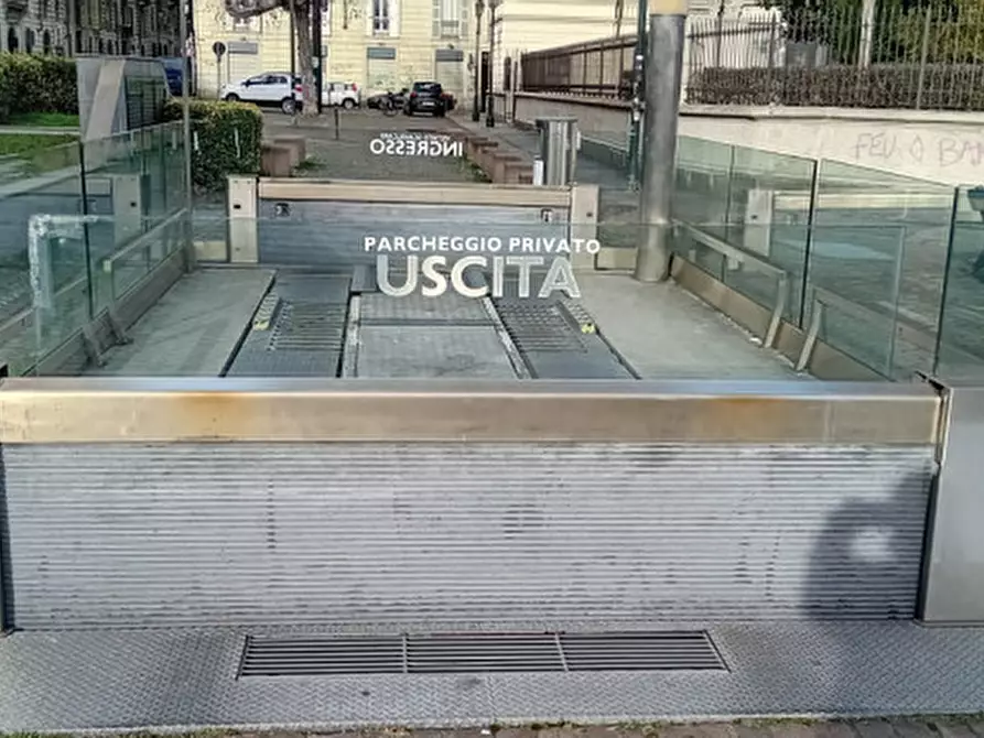 Immagine 8 di Posto auto in vendita  in Via Giolitti a Torino