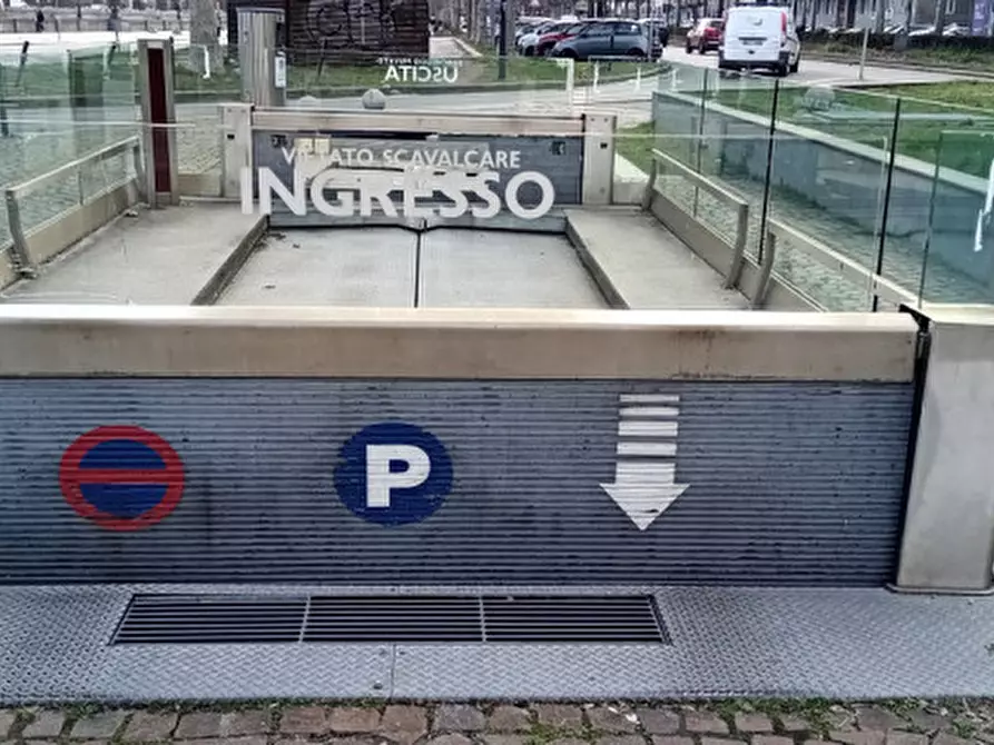 Immagine 10 di Posto auto in vendita  in Via Giolitti a Torino