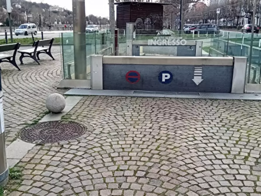 Immagine 11 di Posto auto in vendita  in Via Giolitti a Torino