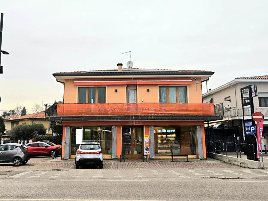 Immagine 1 di Negozio in vendita  in Via Cristoforo Colombo a Monselice
