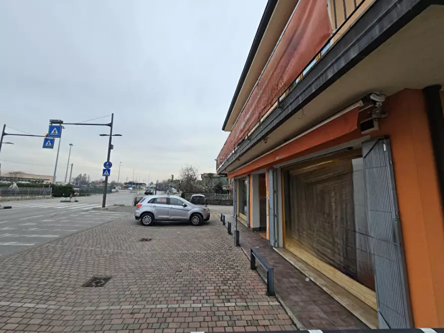 Immagine 4 di Negozio in vendita  in Via Cristoforo Colombo a Monselice