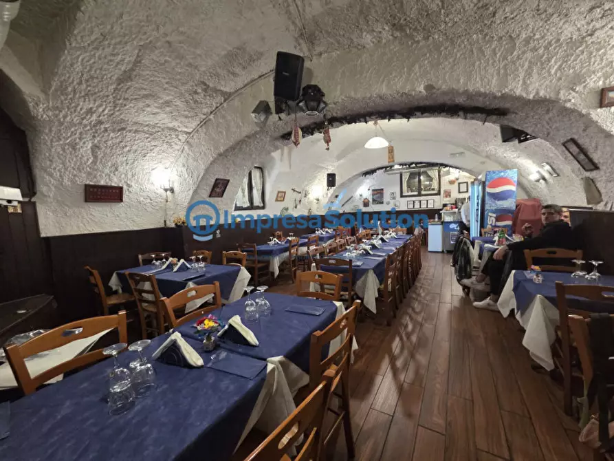 Immagine 5 di Attività commerciale in vendita  in Via Atri a Napoli