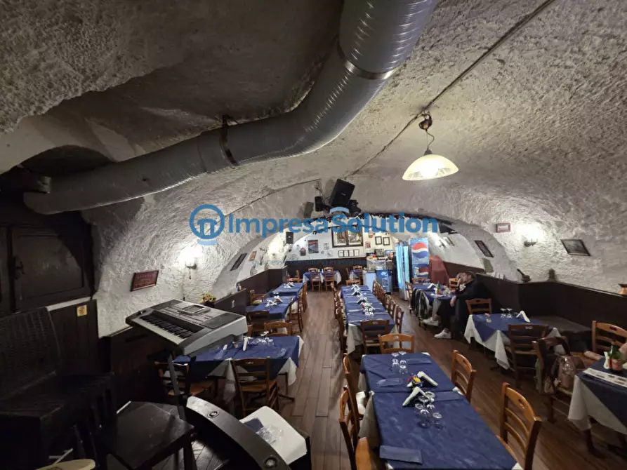 Immagine 7 di Attività commerciale in vendita  in Via Atri a Napoli