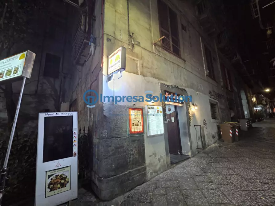 Immagine 8 di Attività commerciale in vendita  in Via Atri a Napoli
