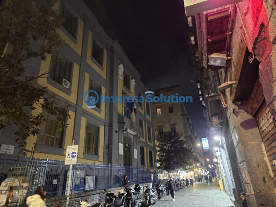 Immagine 10 di Attività commerciale in vendita  in Via Atri a Napoli