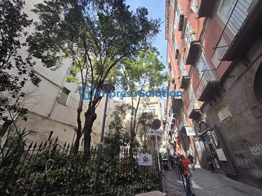 Immagine 11 di Attività commerciale in vendita  in Via Atri a Napoli