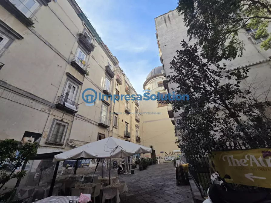 Immagine 13 di Attività commerciale in vendita  in Via Atri a Napoli