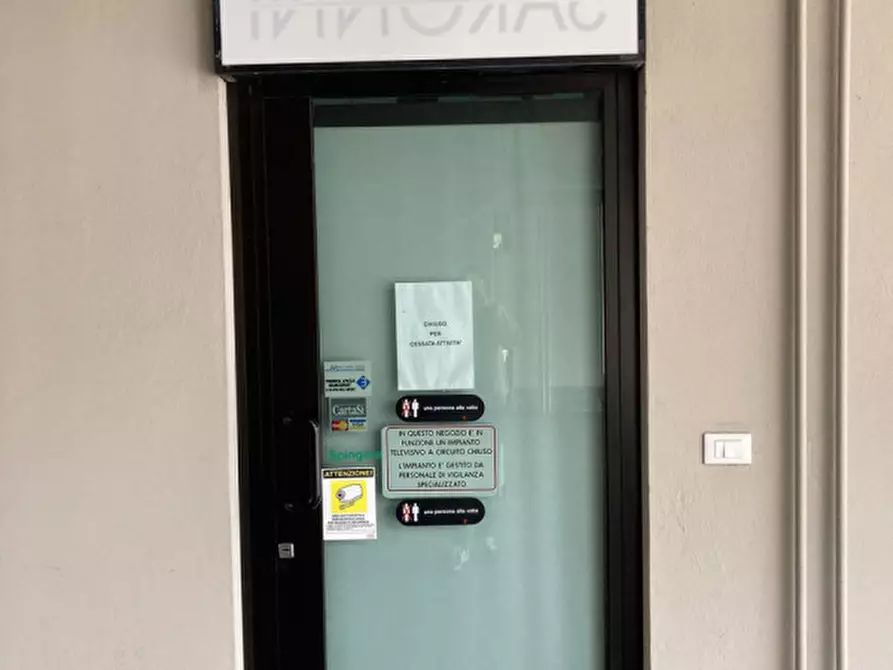 Immagine 1 di Negozio in vendita  in Via San Rocco a Siziano