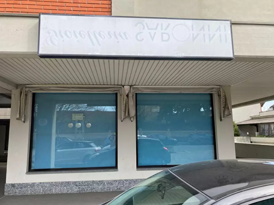 Immagine 4 di Negozio in vendita  in Via San Rocco a Siziano