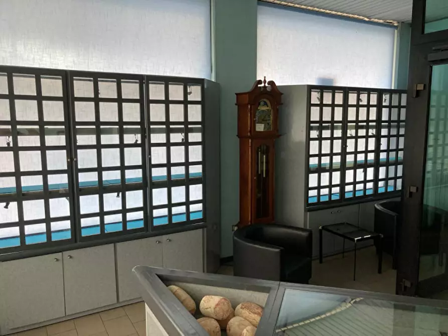 Immagine 6 di Negozio in vendita  in Via San Rocco a Siziano