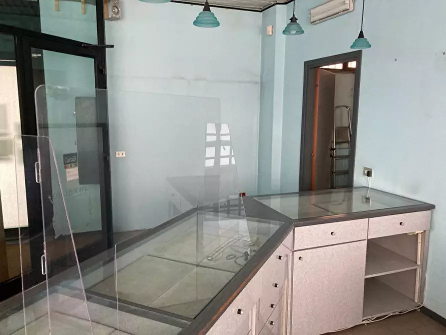 Immagine 7 di Negozio in vendita  in Via San Rocco a Siziano