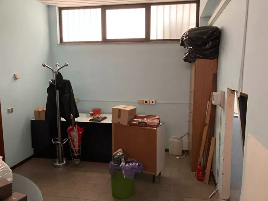 Immagine 8 di Negozio in vendita  in Via San Rocco a Siziano