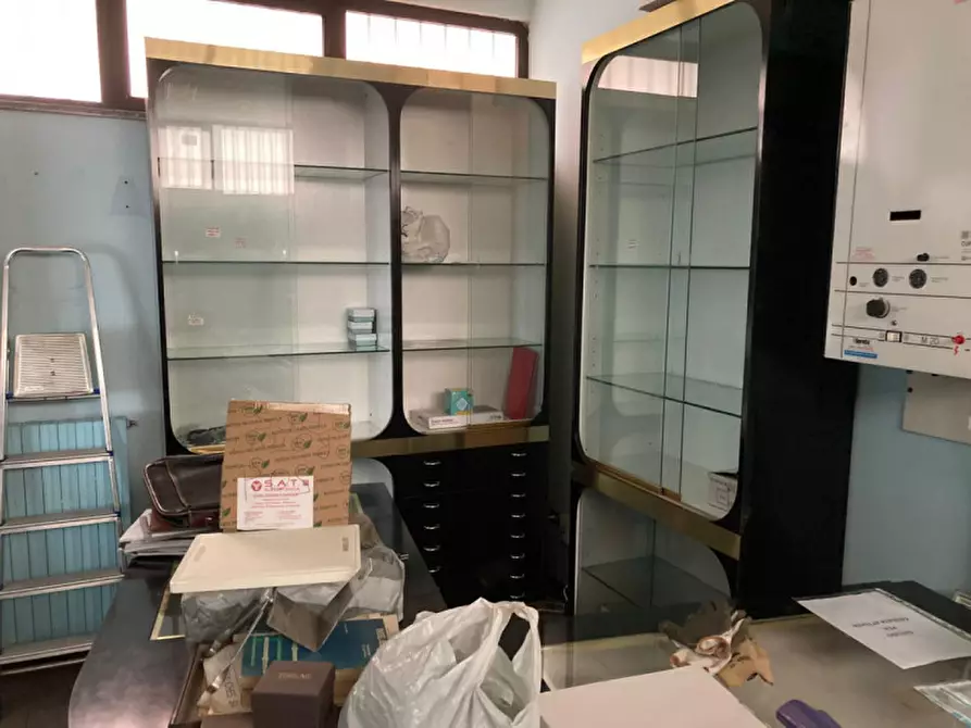 Immagine 9 di Negozio in vendita  in Via San Rocco a Siziano