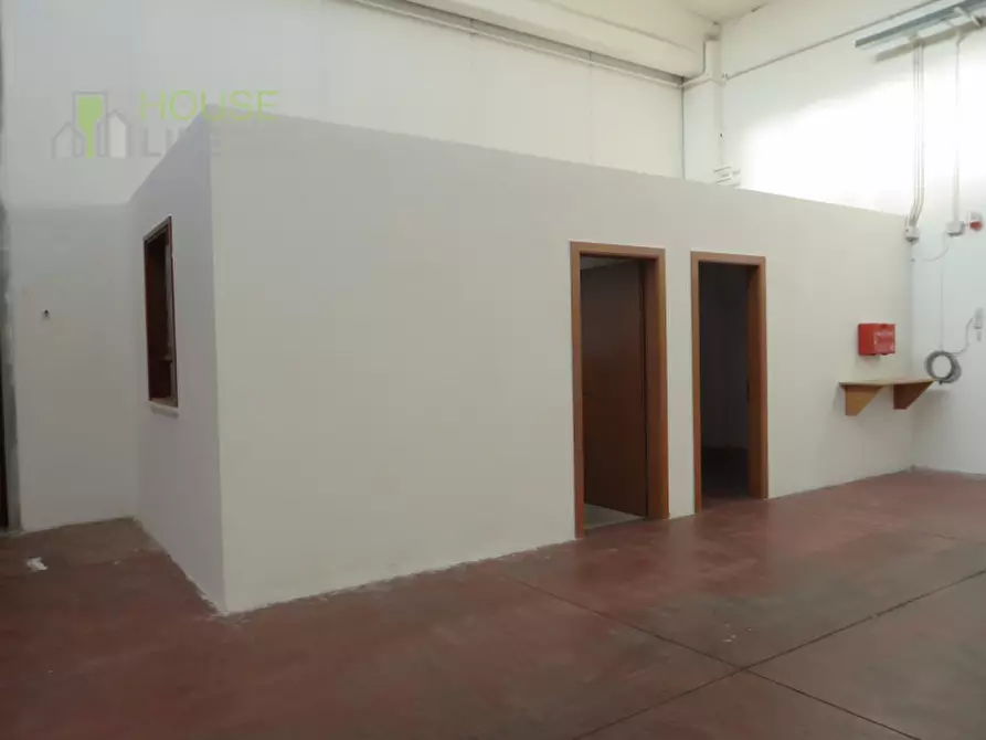 Immagine 2 di Capannone industriale in vendita  in via lago di levico a Schio