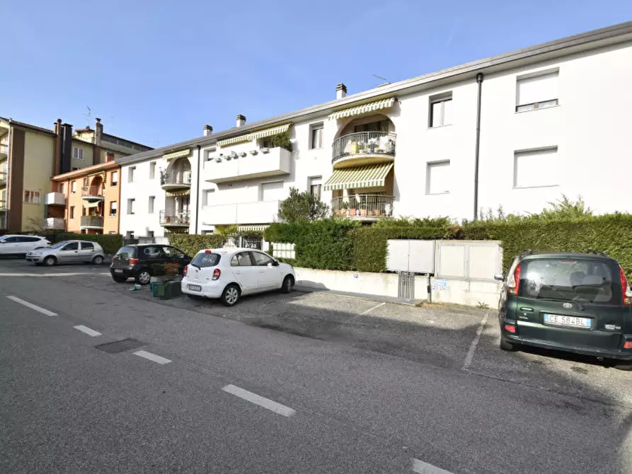 Immagine 1 di Appartamento in vendita  in Via Sen. Luigi Montresor 17 a Bussolengo