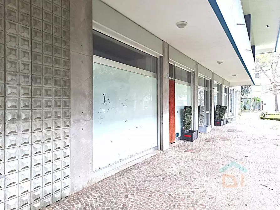 Immagine 22 di Attività commerciale in affitto  in viale del capricorno 63 a Grado