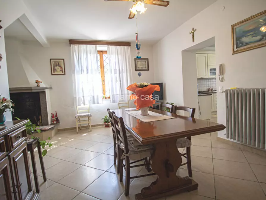 Immagine 2 di Casa indipendente in vendita  a Prato