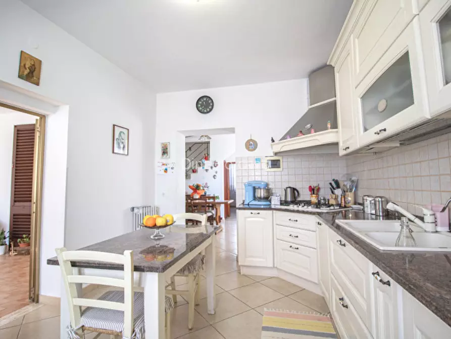 Immagine 3 di Casa indipendente in vendita  a Prato