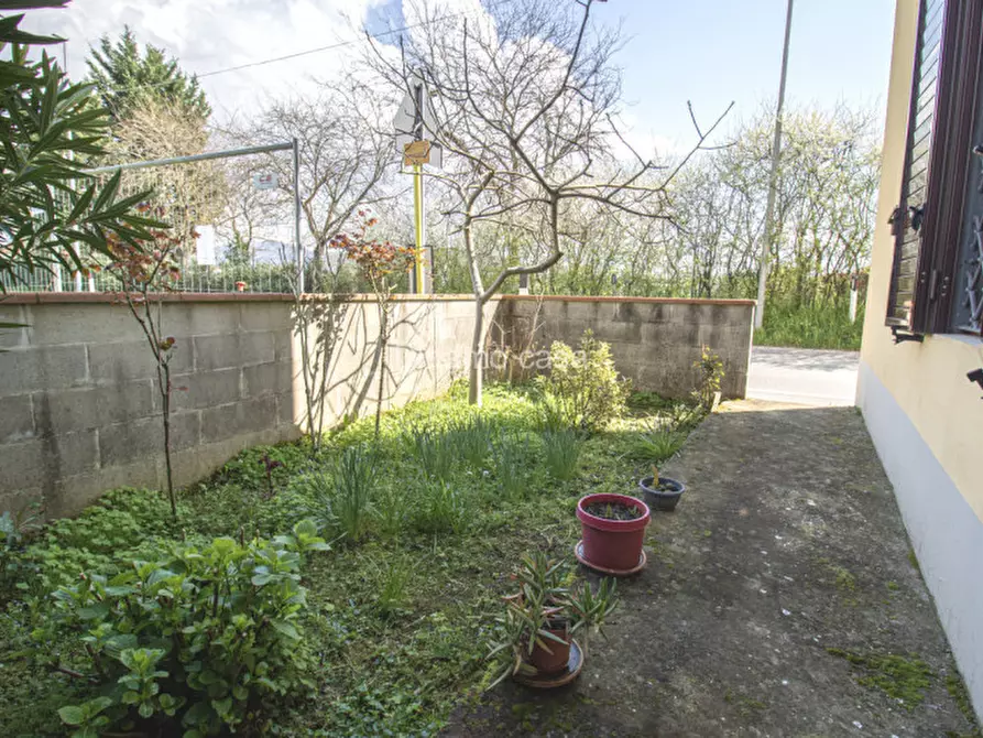 Immagine 13 di Casa indipendente in vendita  a Prato