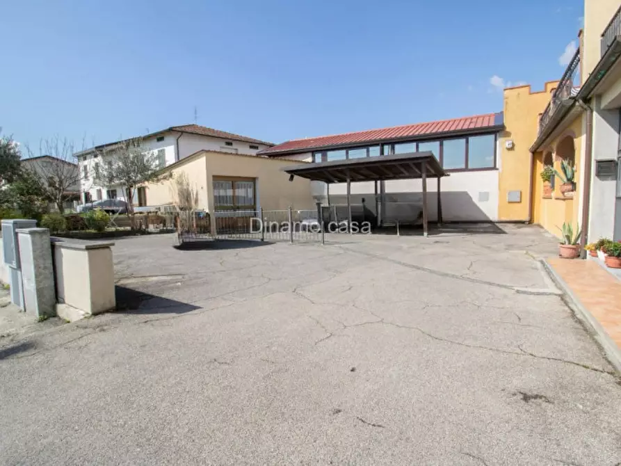 Immagine 16 di Casa indipendente in vendita  a Prato