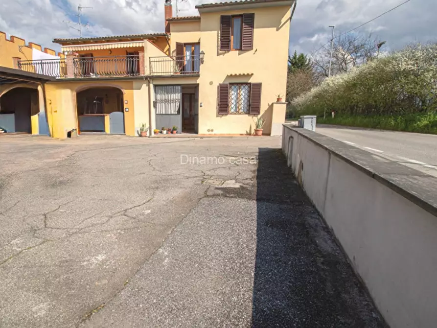 Immagine 28 di Casa indipendente in vendita  a Prato