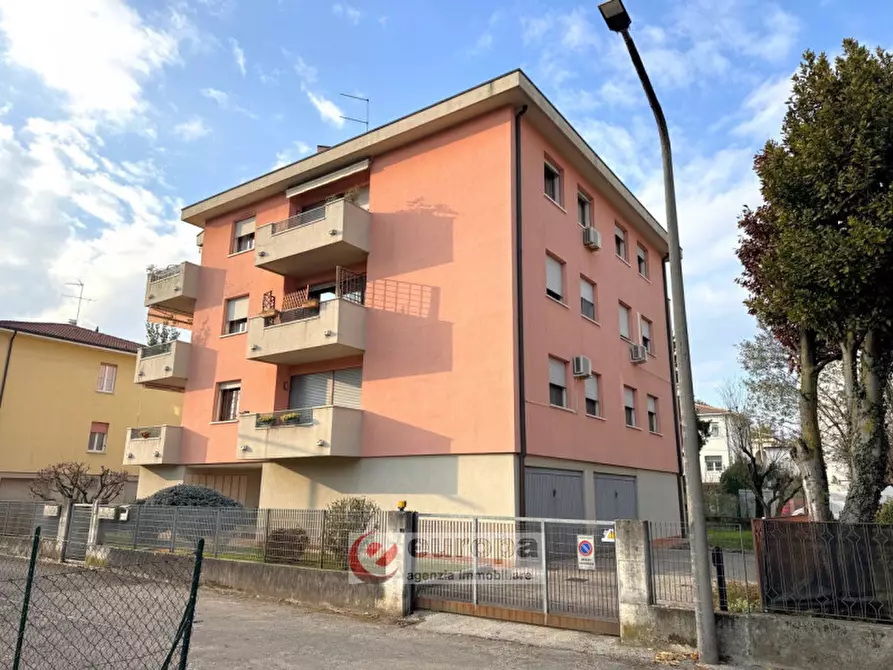 Immagine 5 di Appartamento in vendita  in Via Col d'Echele n. 15 a Vicenza