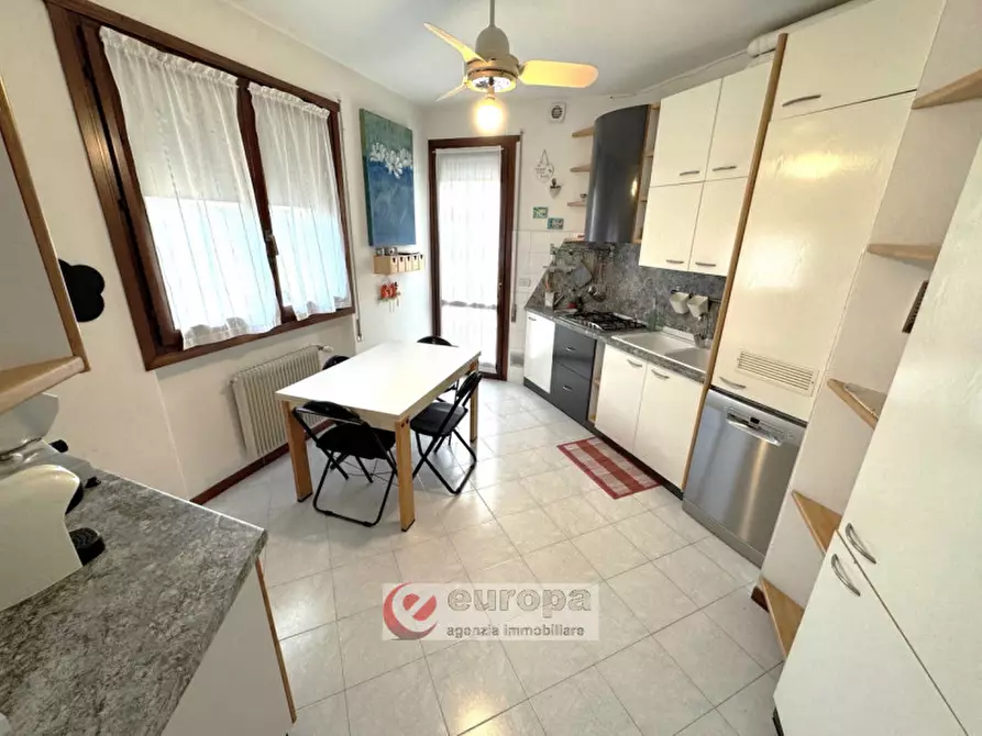 Immagine 12 di Appartamento in vendita  in Via Col d'Echele n. 15 a Vicenza