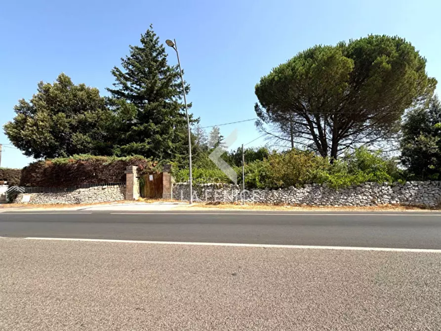 Immagine 2 di Casa indipendente in vendita  in Via Alberobello a Martina Franca