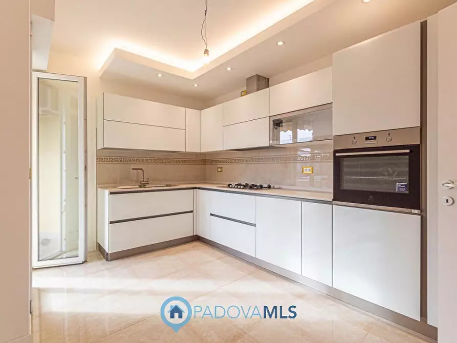 Immagine 10 di Appartamento in vendita  in Via Previtali, 1 a Abano Terme