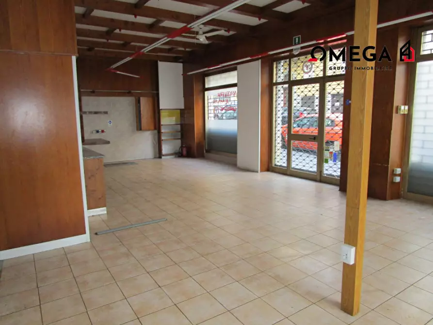 Immagine 5 di Negozio in affitto  in Via Pier Paolo Vergerio 3 a Trieste