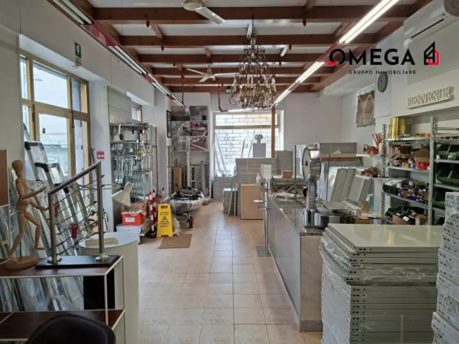 Immagine 7 di Negozio in affitto  in Via Pier Paolo Vergerio 3 a Trieste