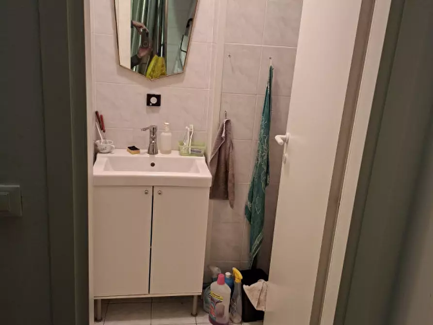 Immagine 10 di Negozio in affitto  in Via Pier Paolo Vergerio 3 a Trieste