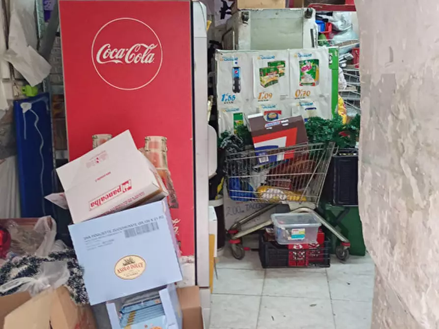 Immagine 4 di Magazzino in vendita  in Donn'Albina 32 a Napoli