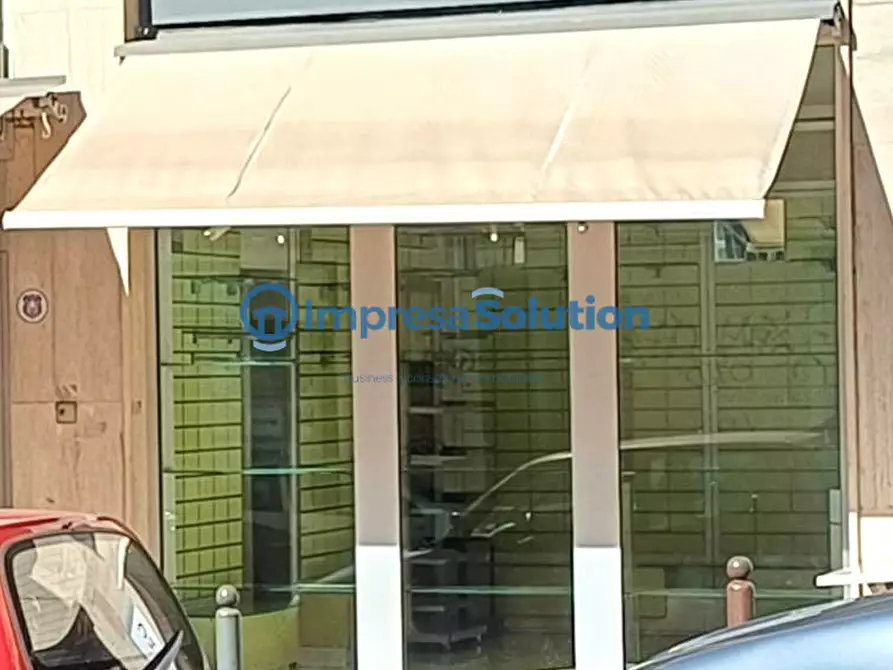 Immagine 5 di Negozio in affitto  in Via Francesco Cilea a Napoli