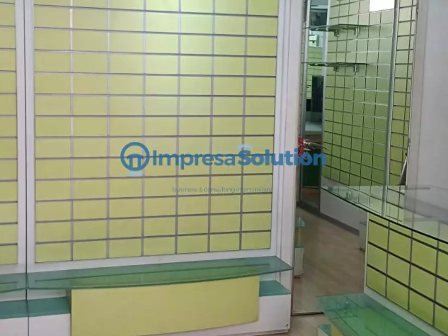 Immagine 9 di Negozio in affitto  in Via Francesco Cilea a Napoli